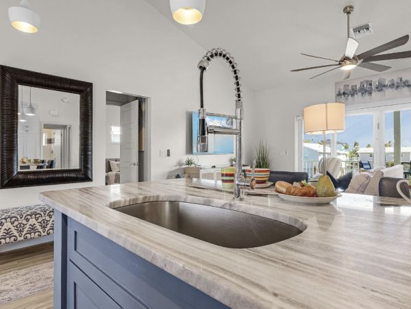 Coastal Paradise in Fort Myers - Luxury Vacation Home 3 Bedroom